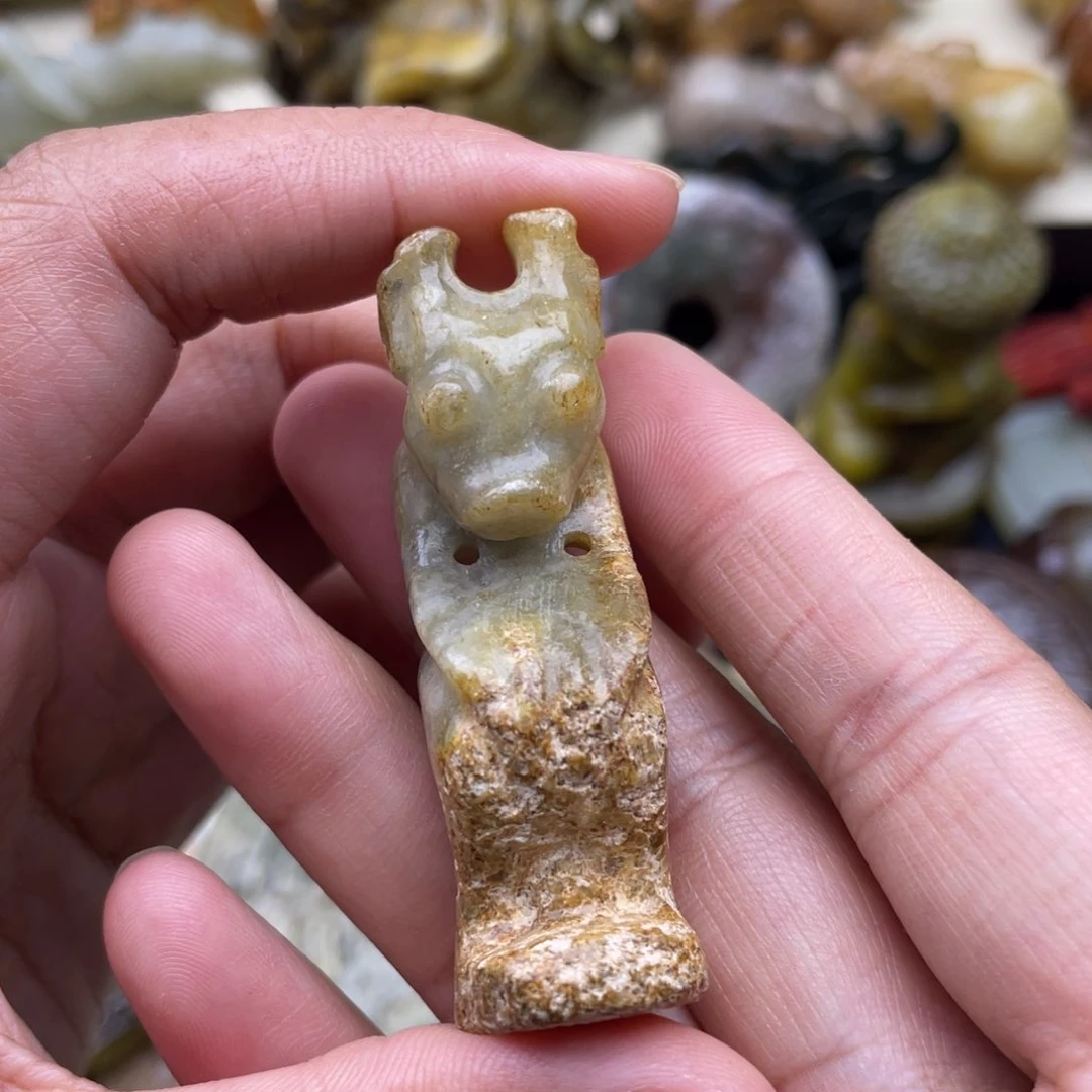 蛇纹石玉未镶嵌颈饰