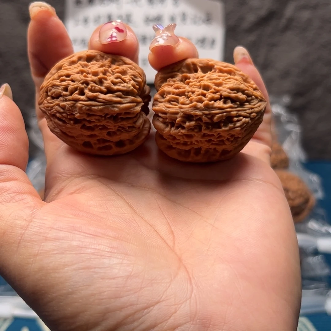 Q***k把件文玩核桃南疆35黄点