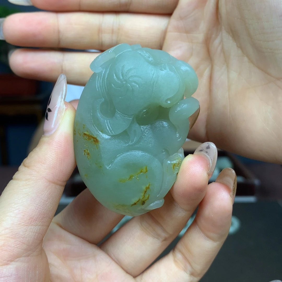 和田玉未镶嵌把件