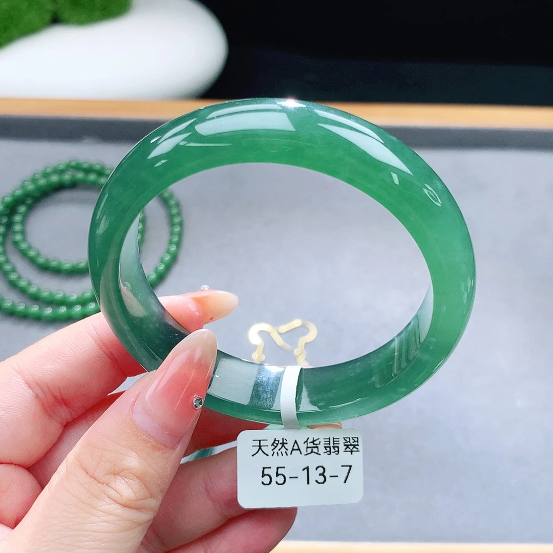 未镶嵌手镯（圆镯）翡翠