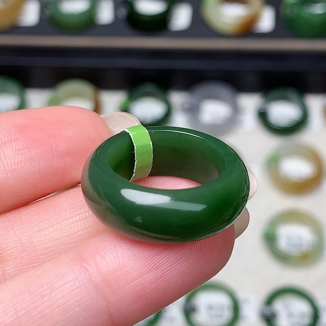 未镶嵌戒指和田玉