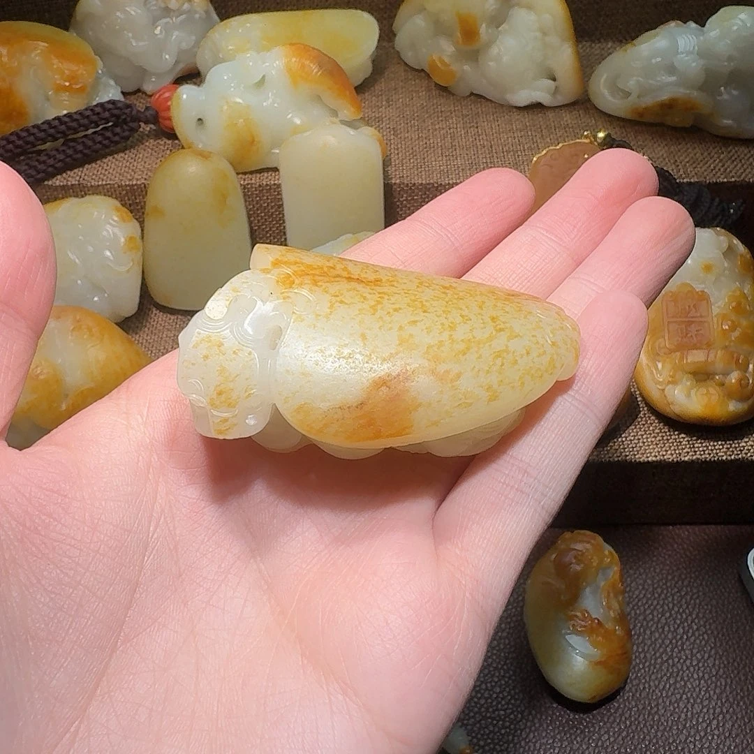 和田玉未镶嵌把件