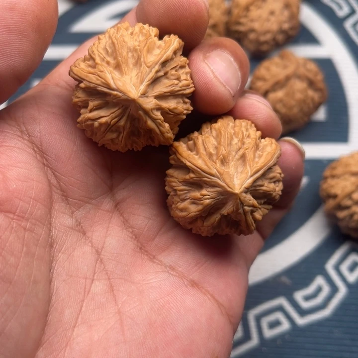 文玩核桃吊坠小***雅三棱