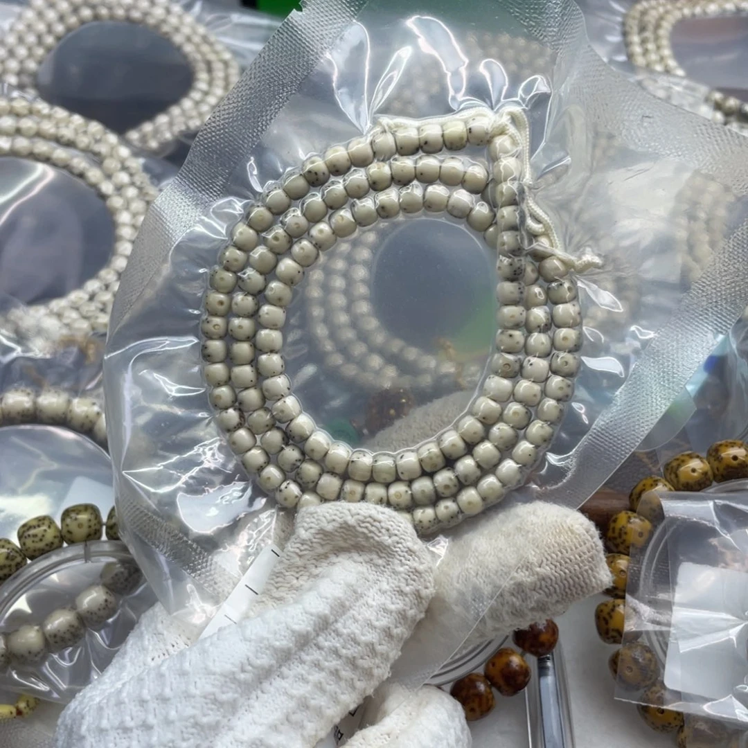 佩***佩星月菩提吊坠半壁留白