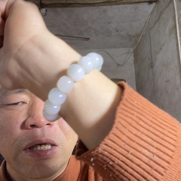 石英质玉未镶嵌颈饰