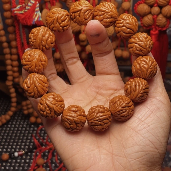 木质类龙纹桃枭挂件