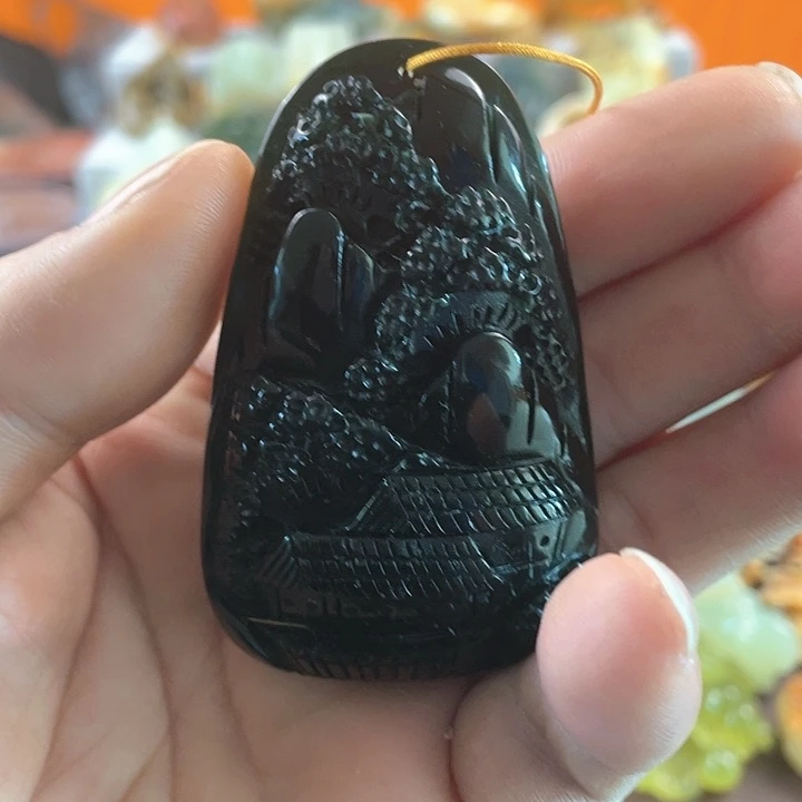 蛇纹石玉颈饰合金