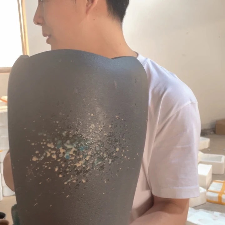瑕疵一个18/32一个