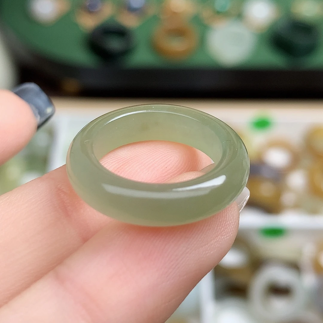 未镶嵌戒指和田玉