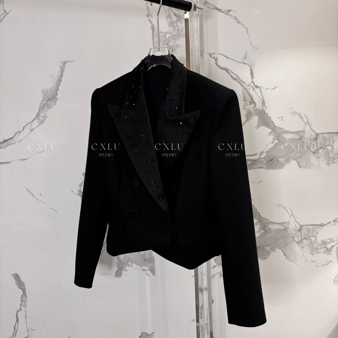 设计师款手工刺绣戗驳领短款气场时尚西装2504