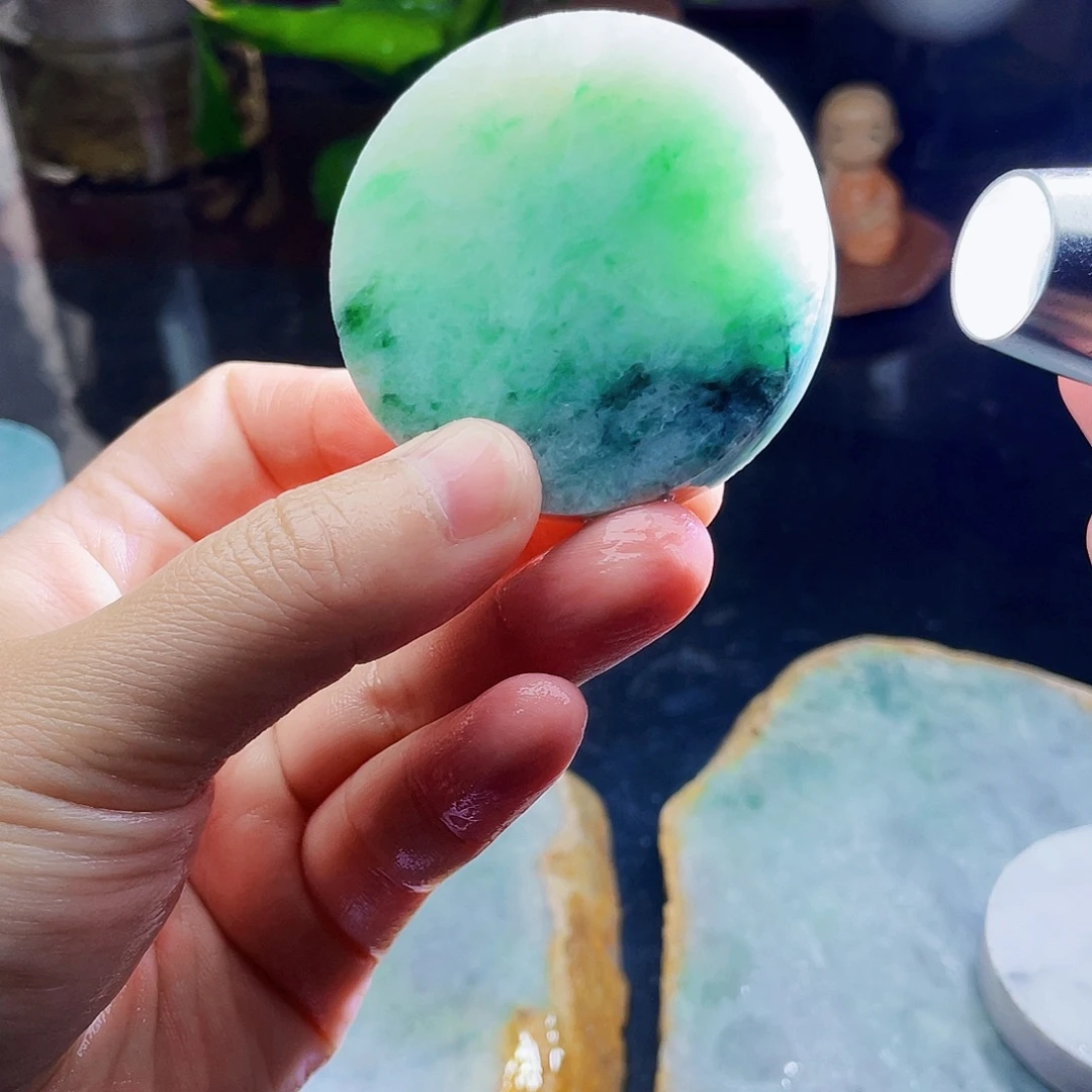 翡翠未镶嵌颈饰毛料16