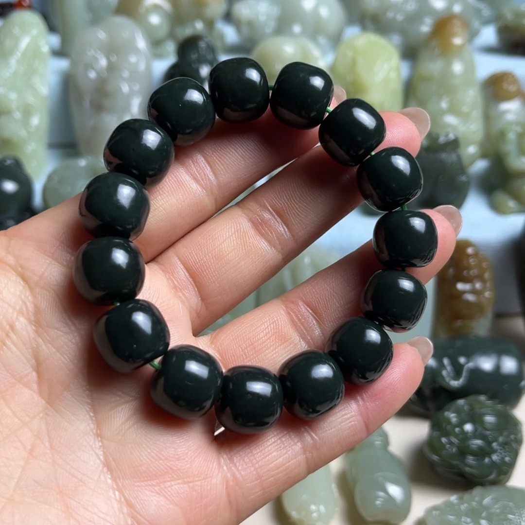 和田玉未镶嵌把件