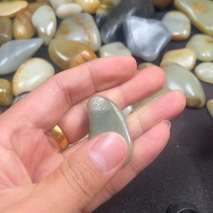 和田玉未镶嵌吊坠(赠链)