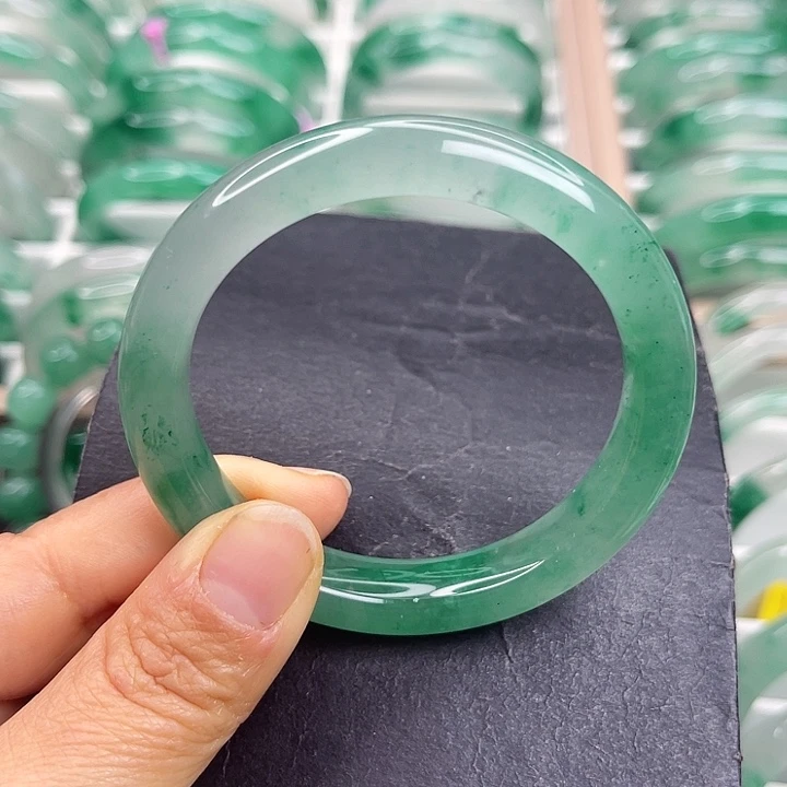 未镶嵌手镯石英质玉