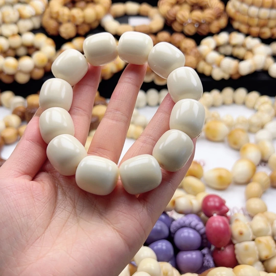 吊坠白玉菩提白色桶珠生长纹22卡