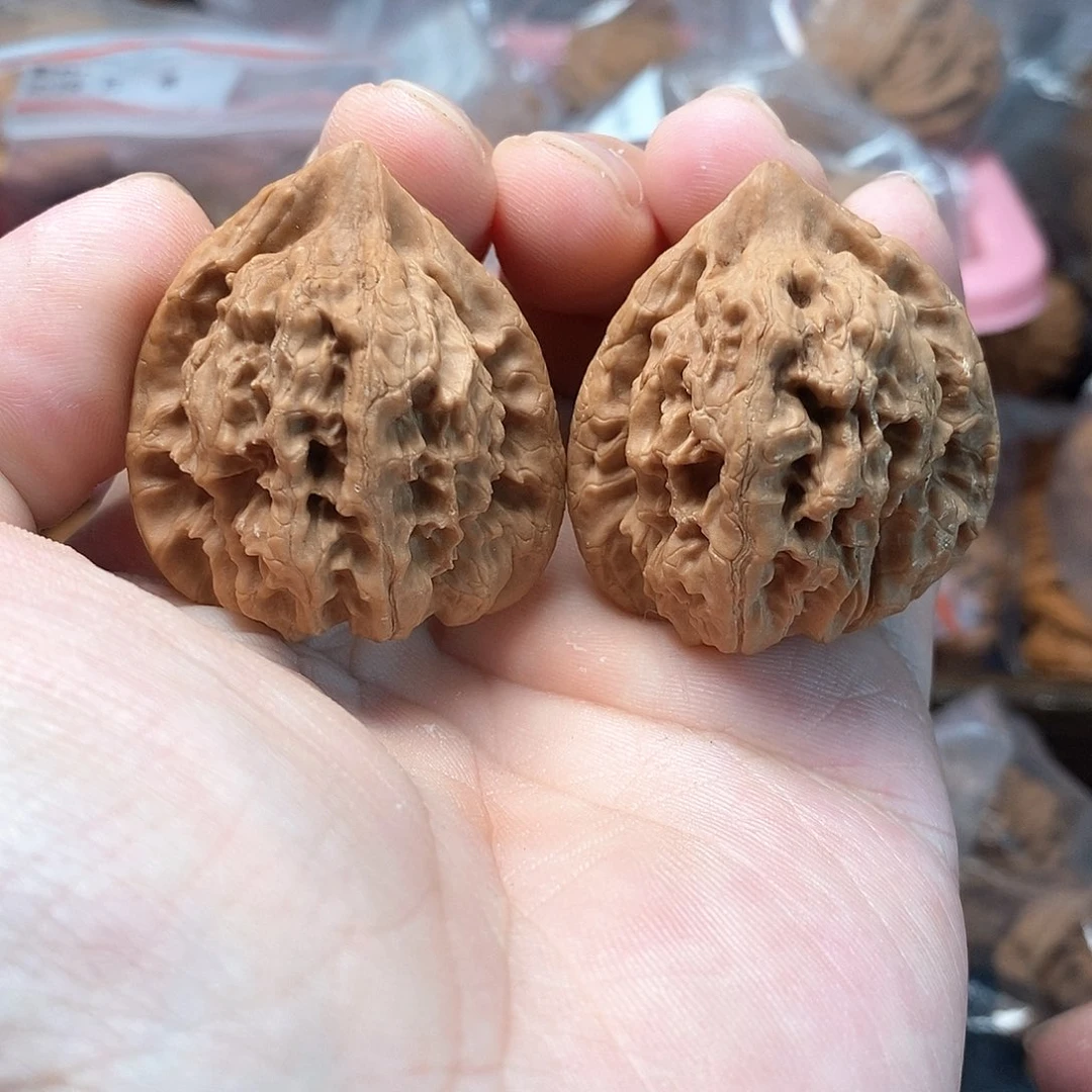 1文玩核桃血龙鸡心36-418