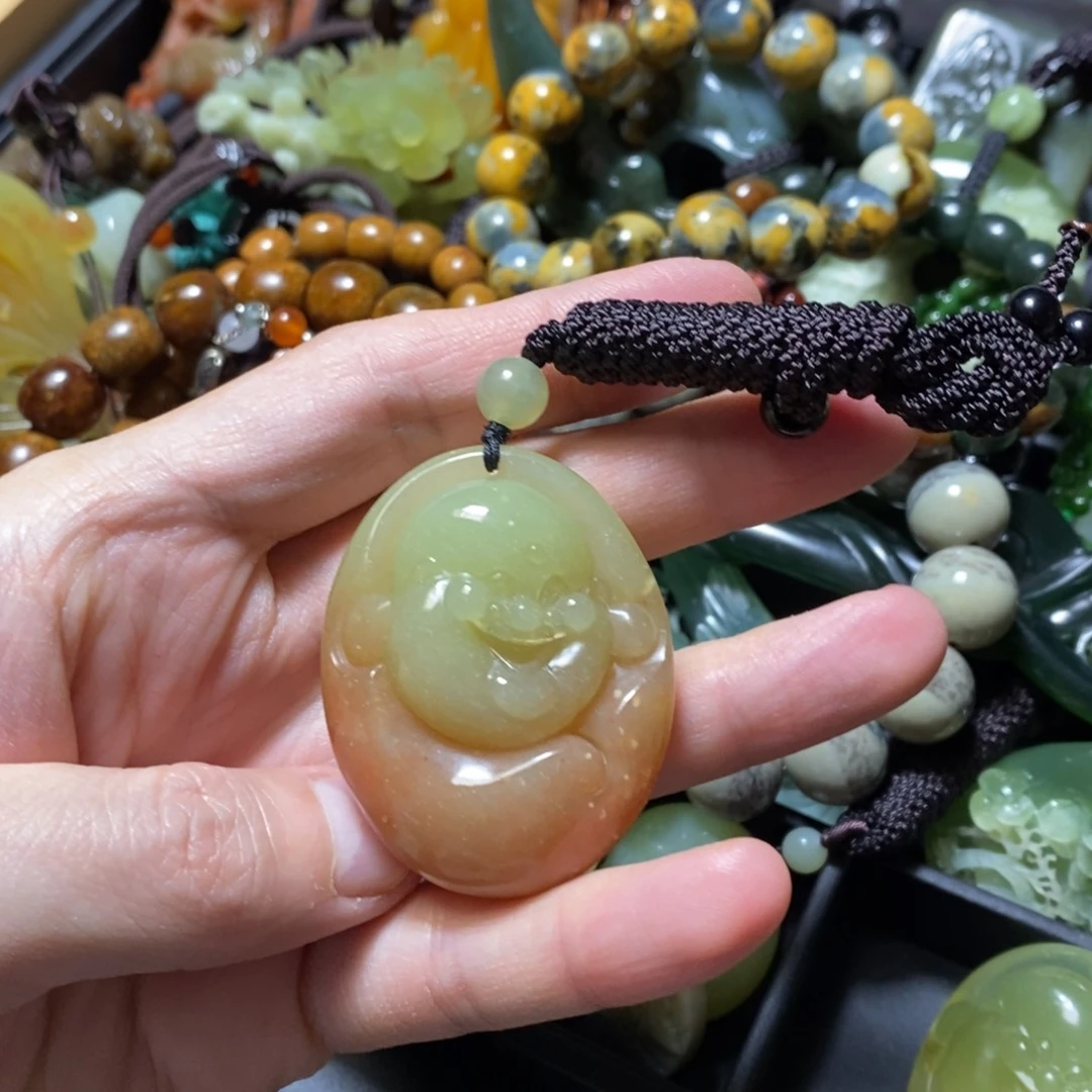 蛇纹石玉未镶嵌颈饰