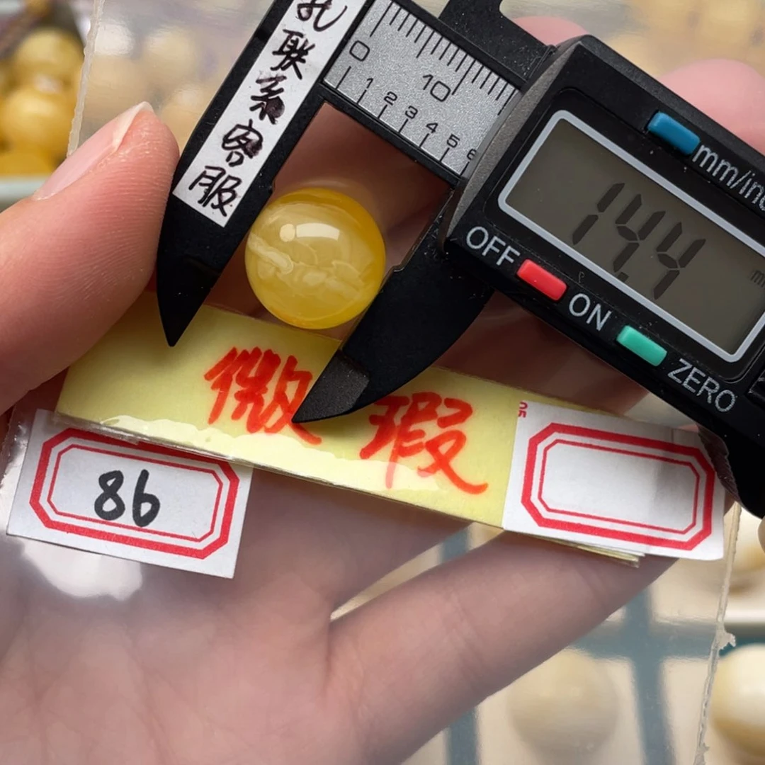 蜜蜡裸石未镶嵌影***?微瑕