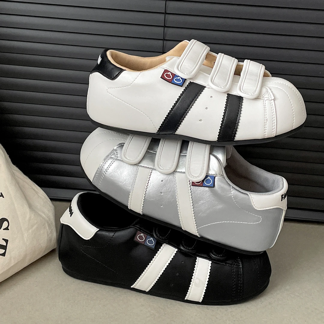 黑色复古轻便平底内增高德训鞋女2025新款春秋软底休闲运动板鞋子