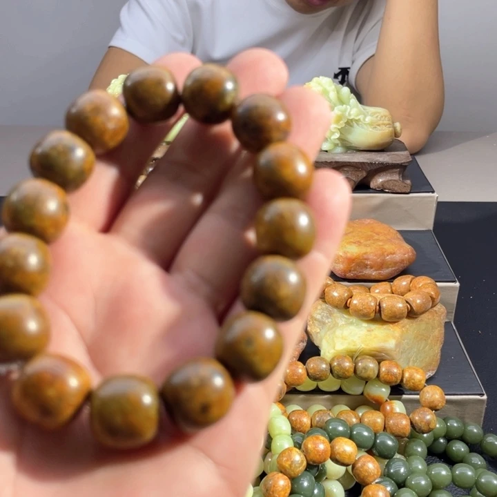 透闪石质玉手串未镶嵌