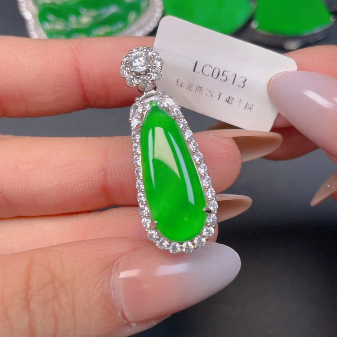 【闪购商品】颈饰银S925镶嵌翡翠翡翠