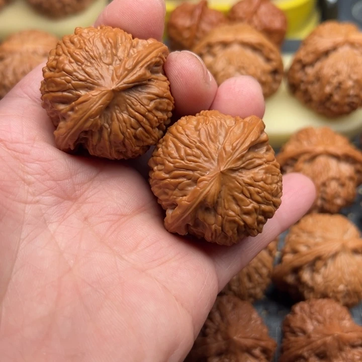 文玩核桃吊坠白狮子41
