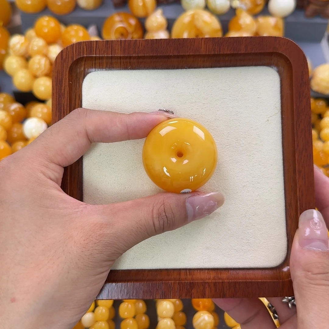 蜜蜡未镶嵌珠宝奇石