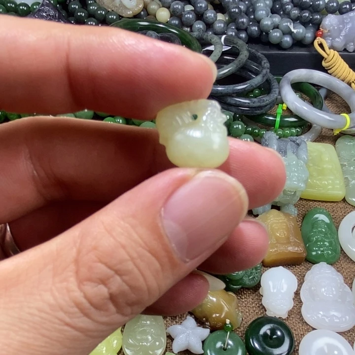 和田玉未镶嵌手机链