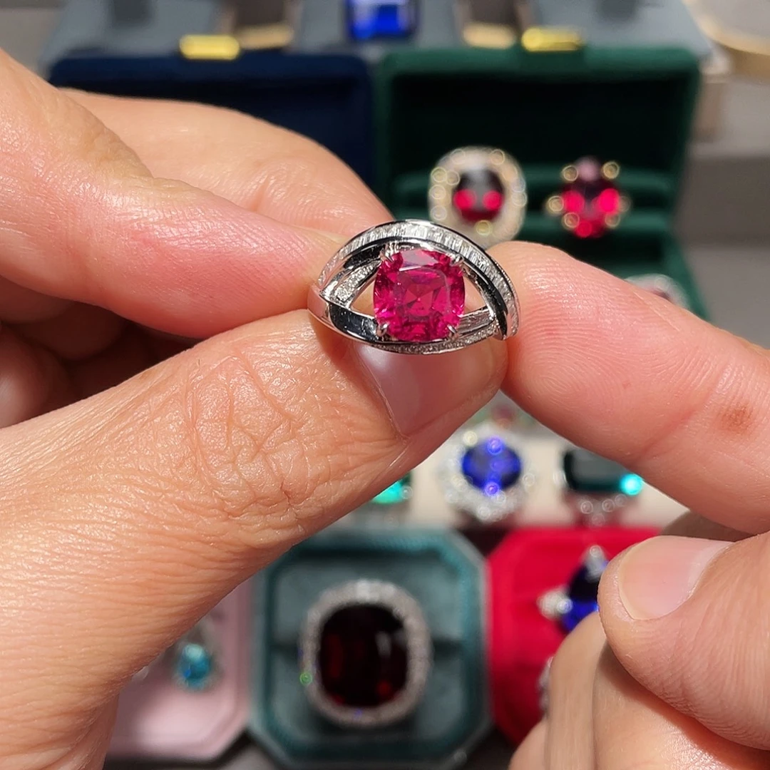 戒指18K金镶嵌碧玺2.9ct