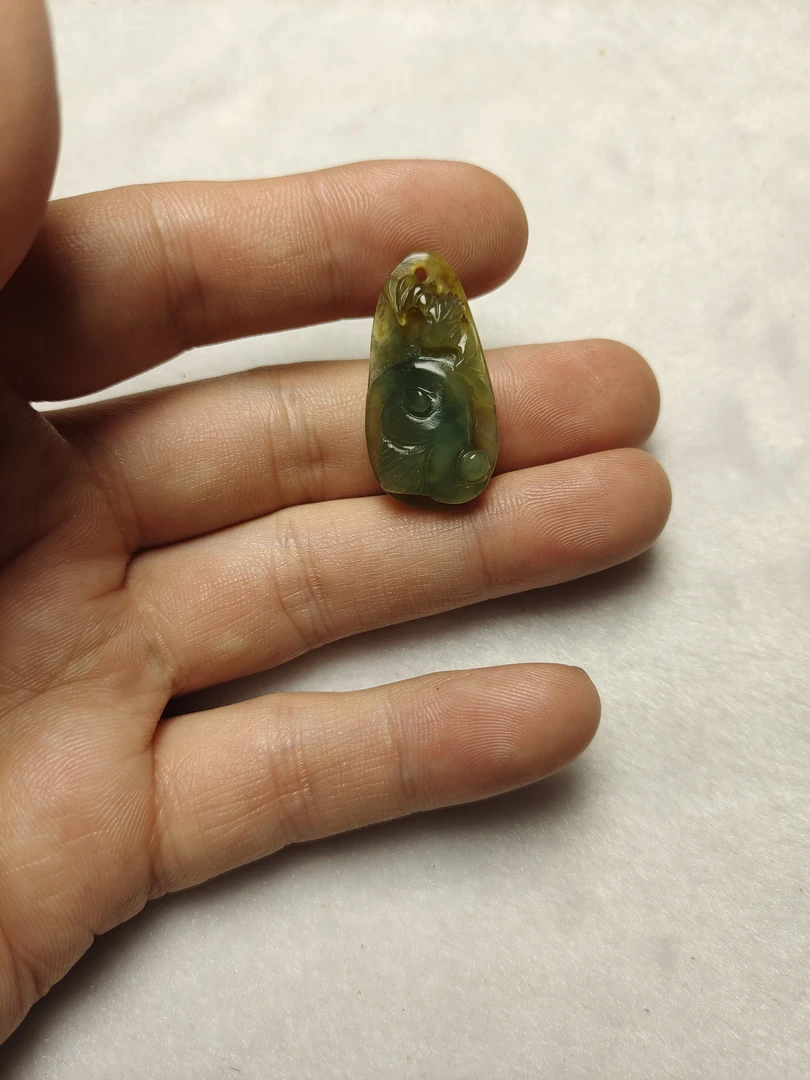 天然花玉  手工雕刻  锁骨坠