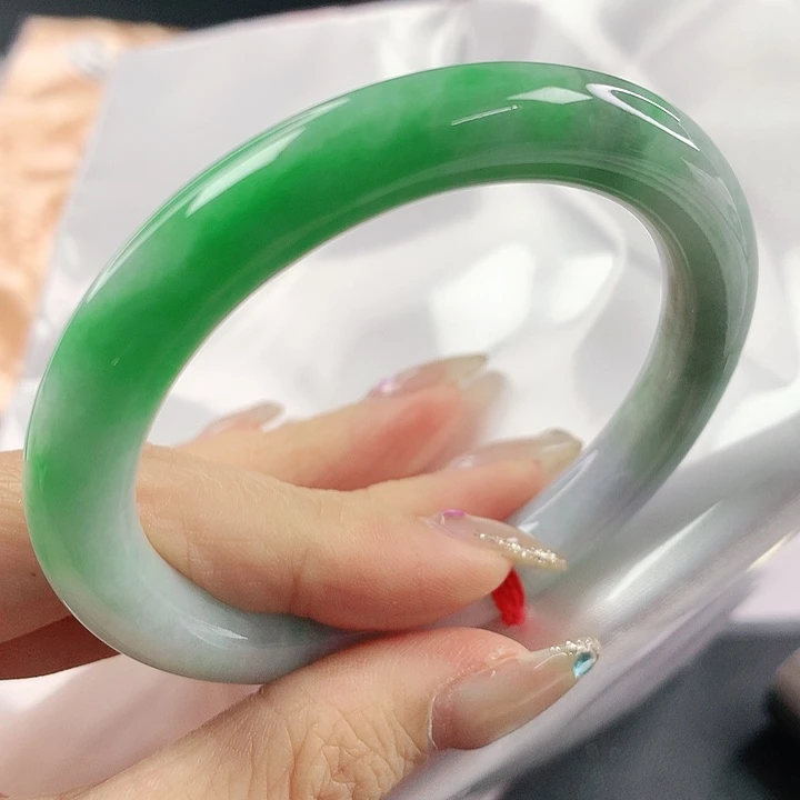 未镶嵌手镯翡翠，908