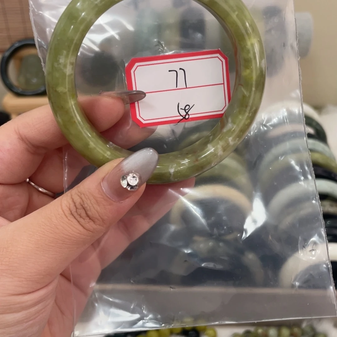 蛇纹石玉手镯未镶嵌