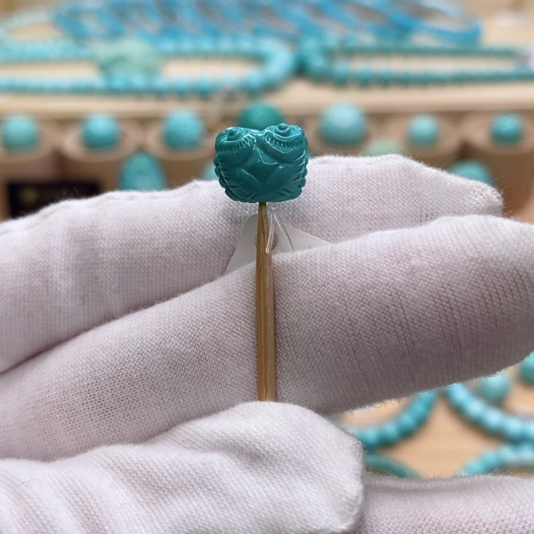 绿松石未镶嵌珠宝奇石