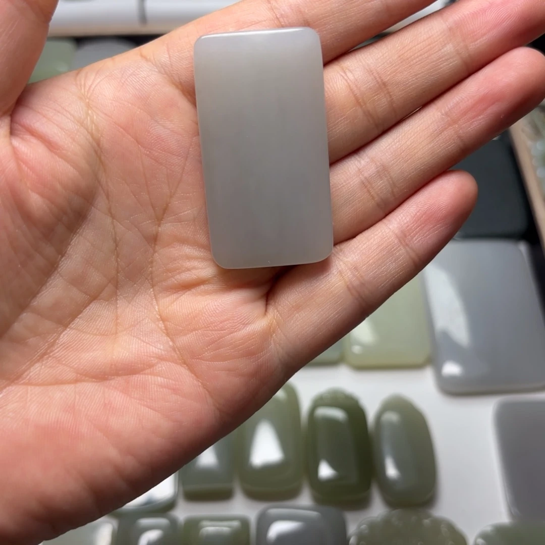 㫪***。颈饰未镶嵌和田玉