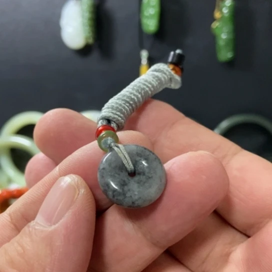 颈饰未镶嵌翡翠乌鸡