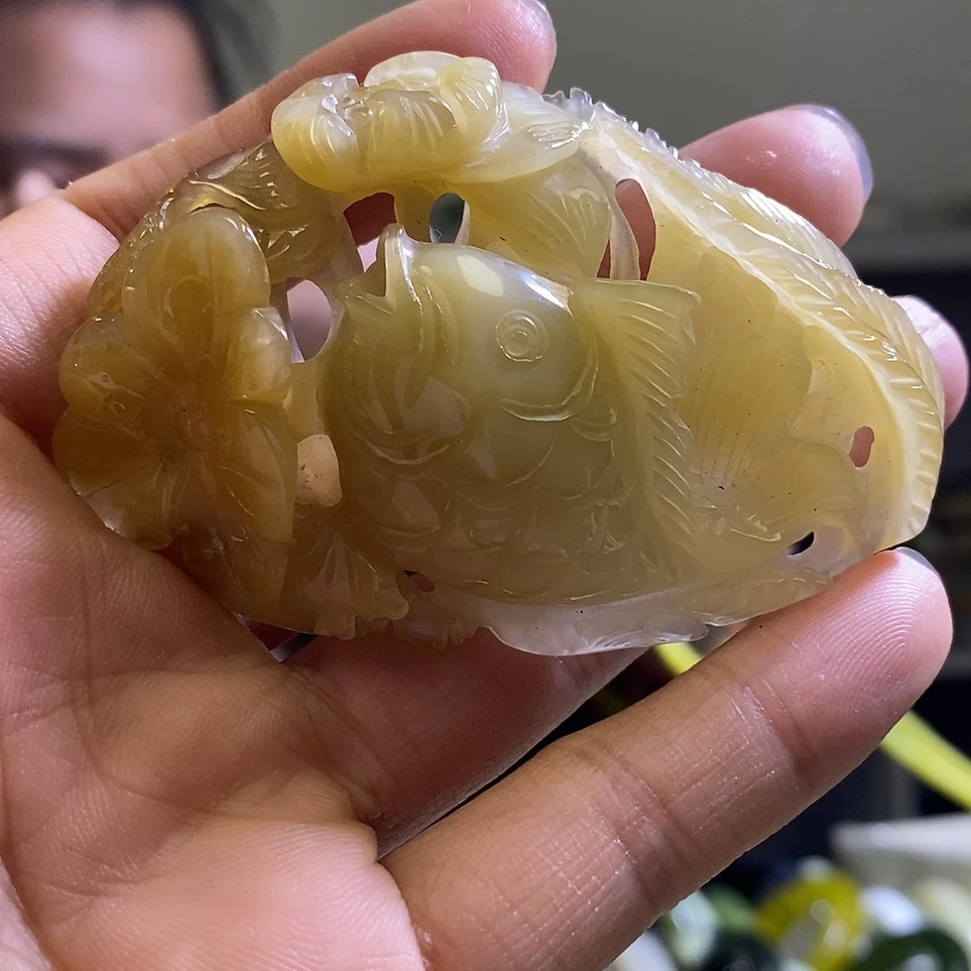岫玉未镶嵌颈饰一个