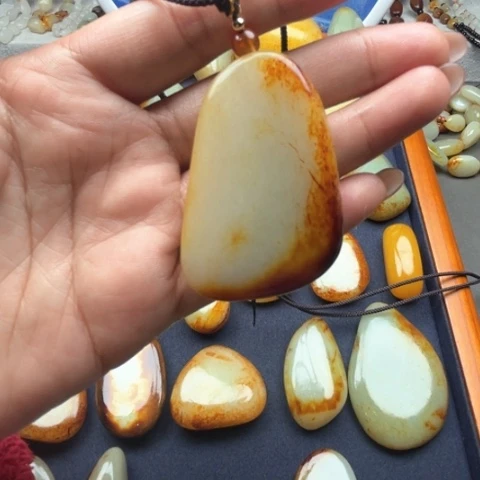 和田玉颈饰未镶嵌