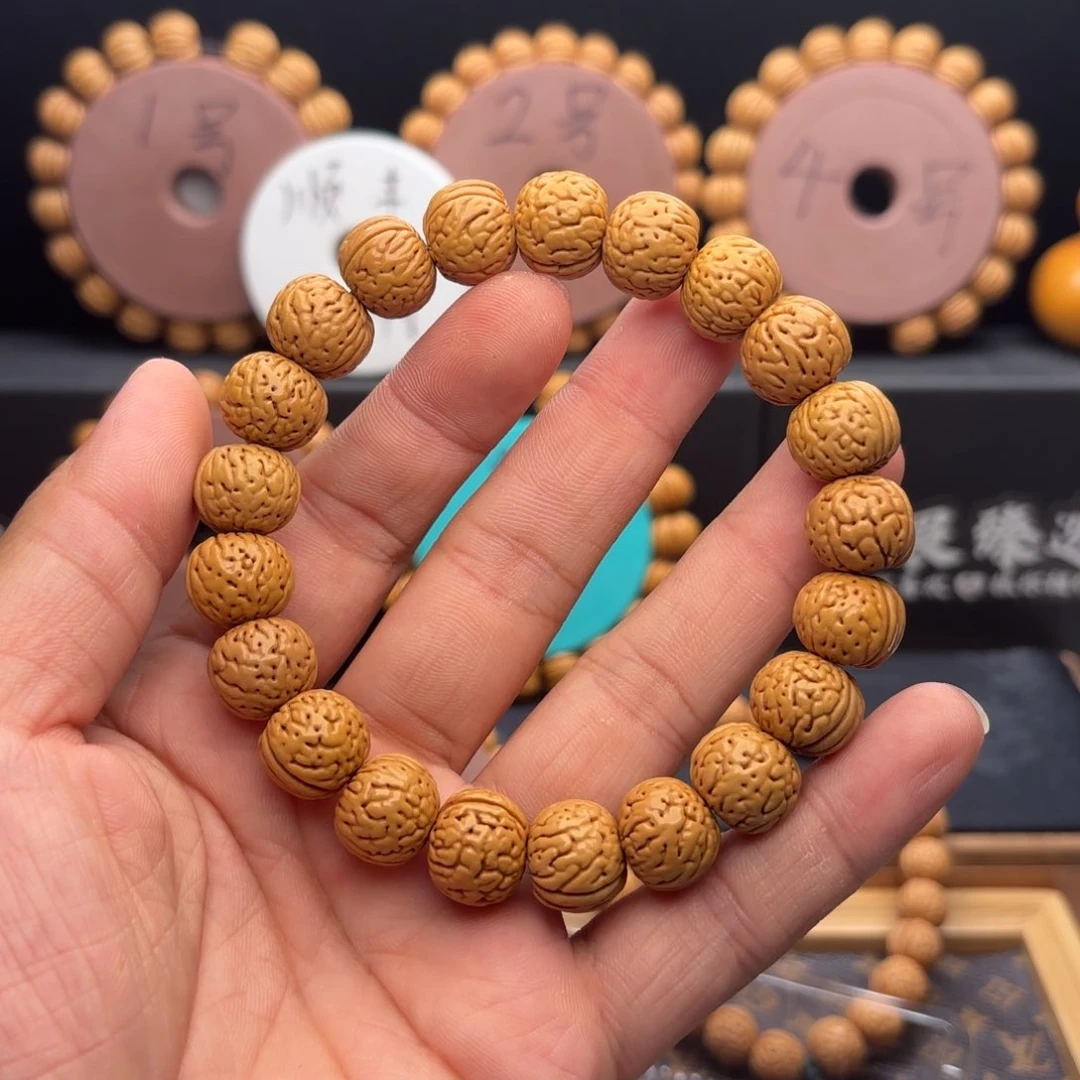 A***城桃核手串奶油金丹