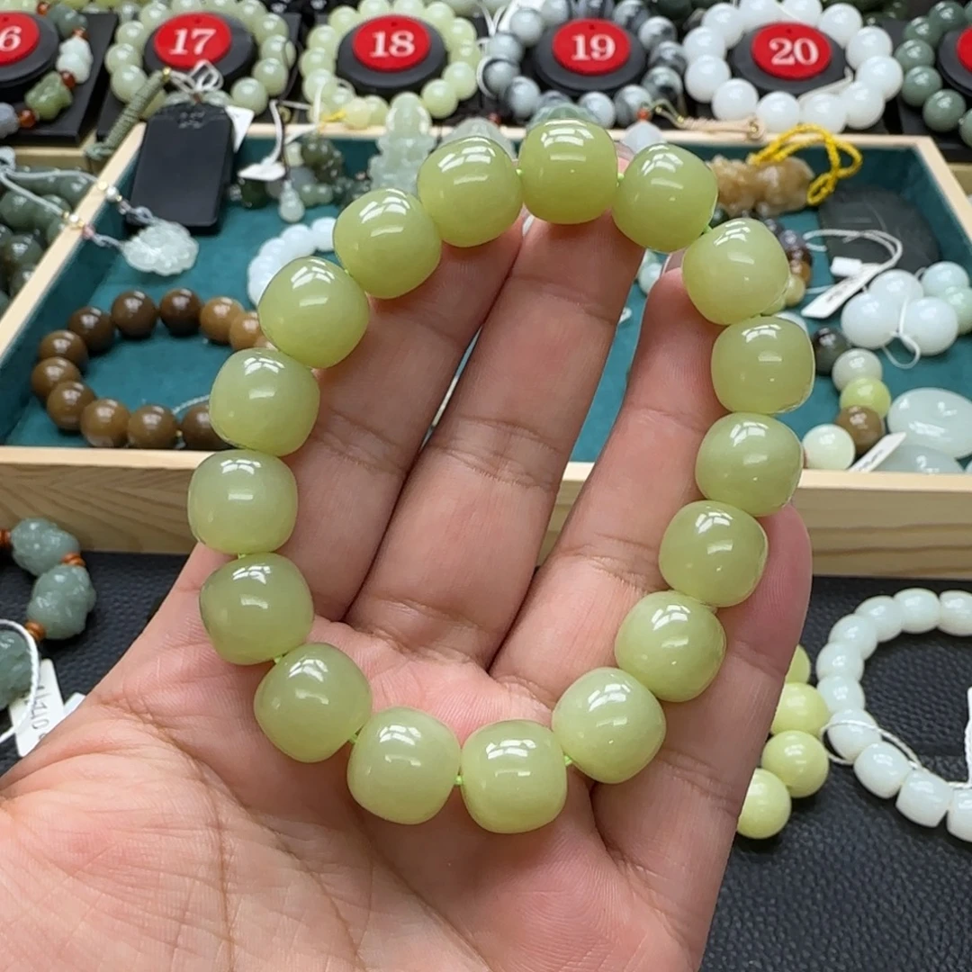 见***己和田玉未镶嵌手链13