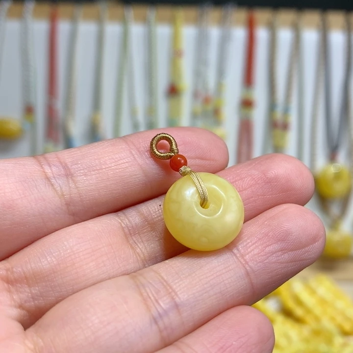 琥珀未镶嵌裸石配饰