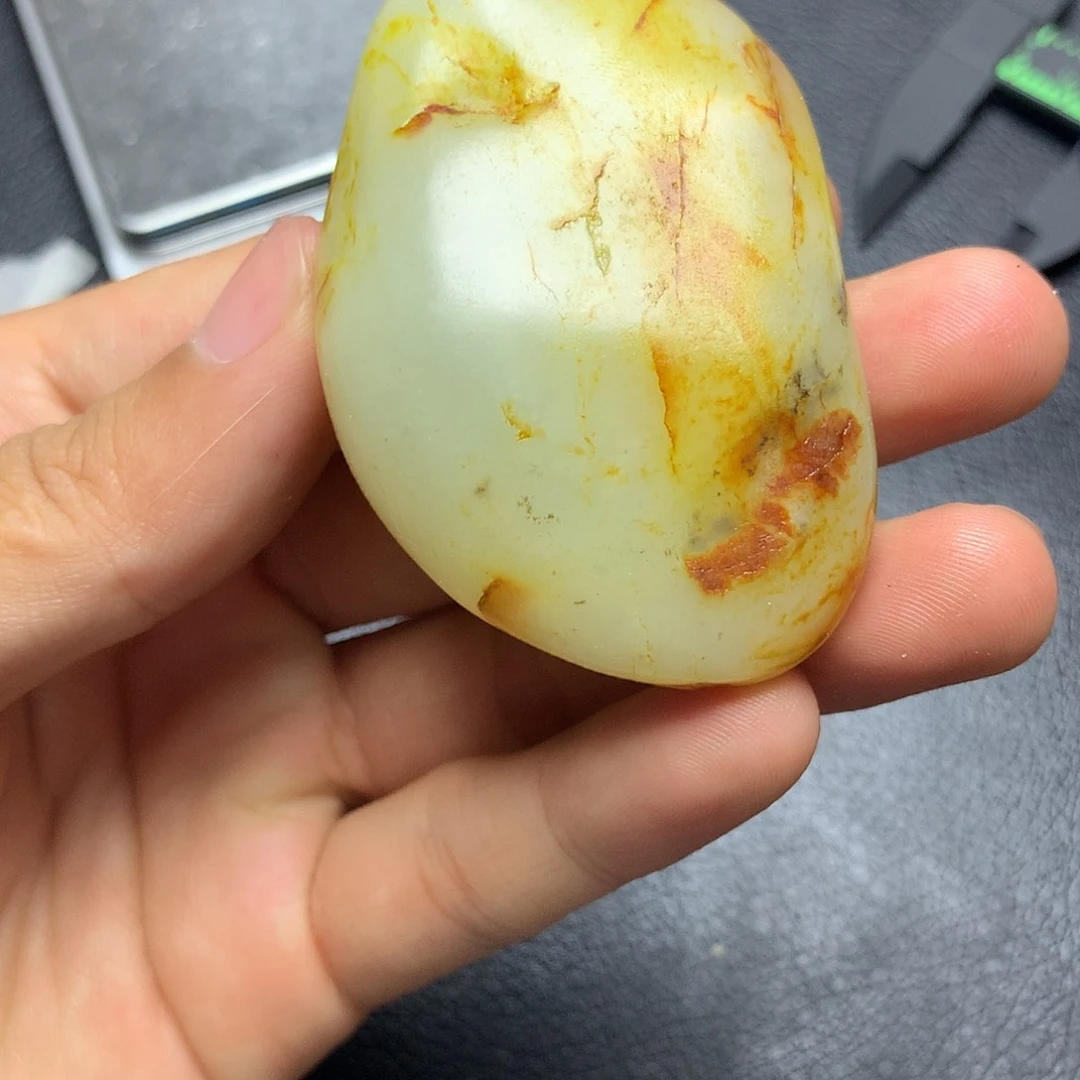 和田玉未镶嵌把件