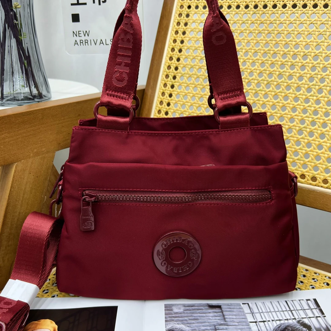 手提包女2025新款斜挎包轻便高级感出游妈妈包单肩休闲百搭女包