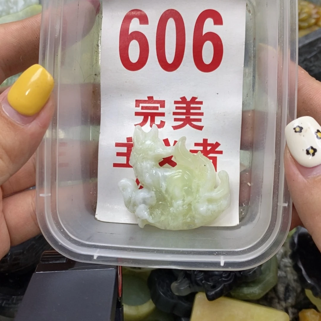 蛇纹石玉未镶嵌挂坠