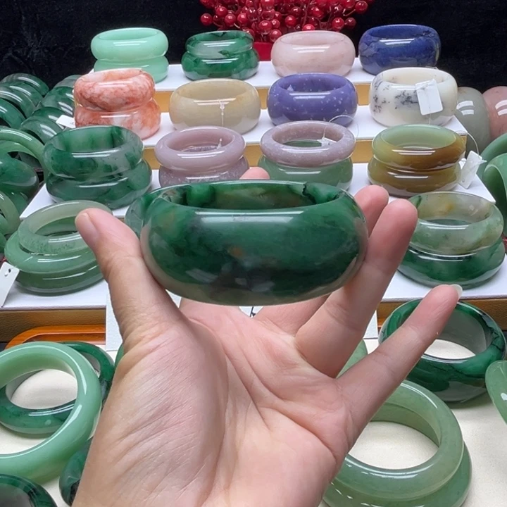 石英质玉（非洲翠）未镶嵌手镯