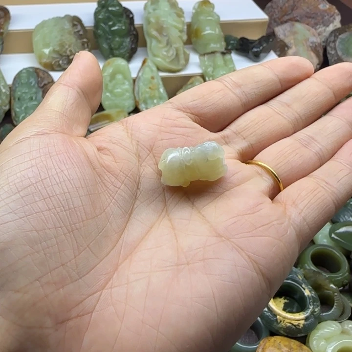 岫岩老玉（透闪石质玉）未镶嵌珠宝奇石