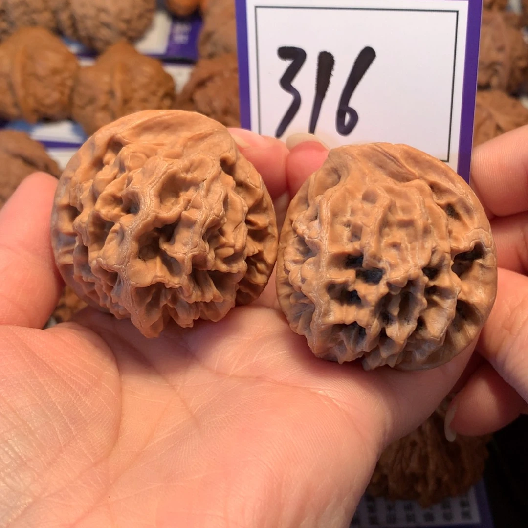 文玩核桃把件316座山雕