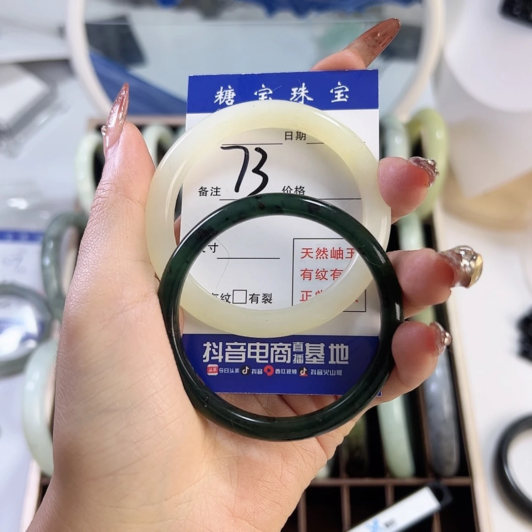 蛇纹石玉手镯未镶嵌来****）