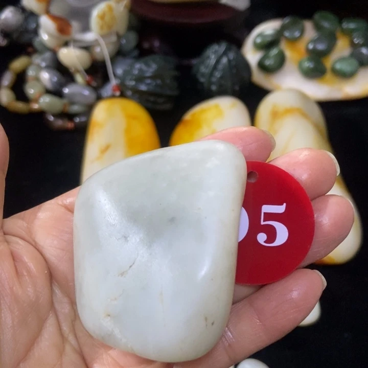 和田玉（糖玉）未镶嵌挂件