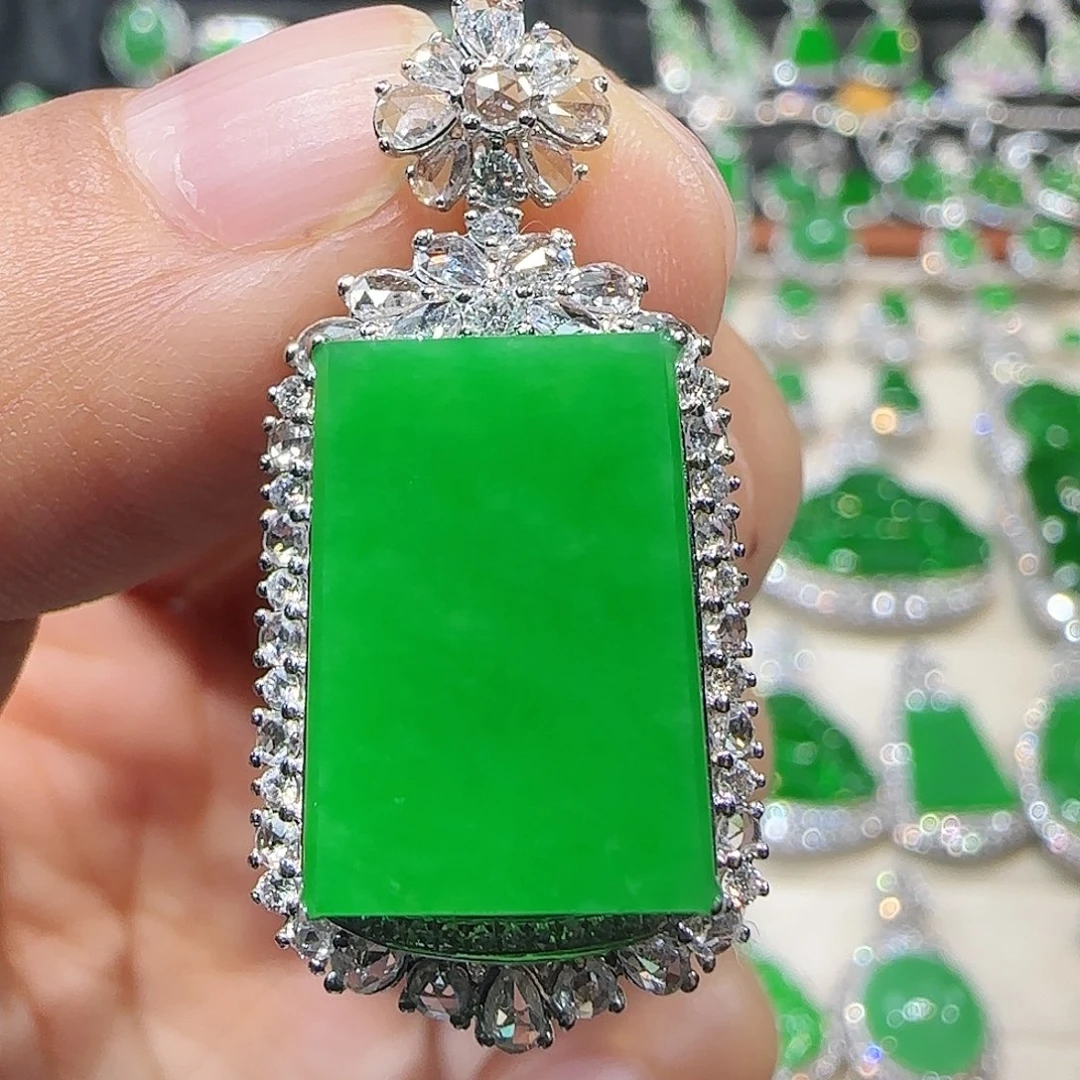 翡翠吊坠(不含链)18K金镶嵌