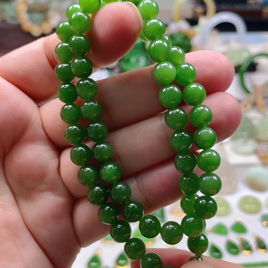 颈饰未镶嵌和田玉（碧玉）